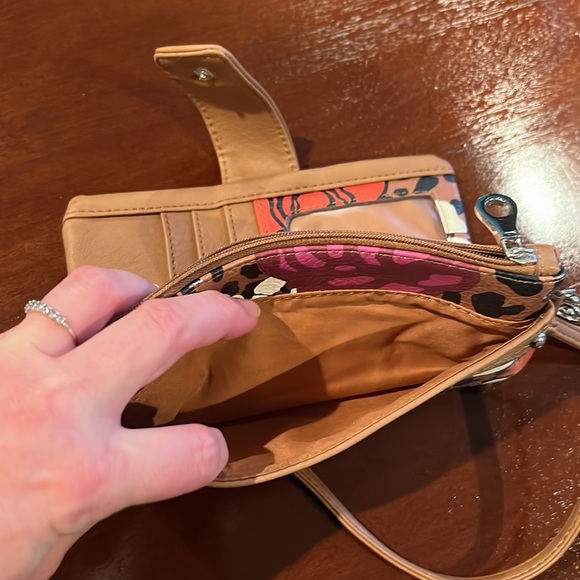 NWOT Relic crossbody/wristlet purse/wallet - Picture 5 of 6